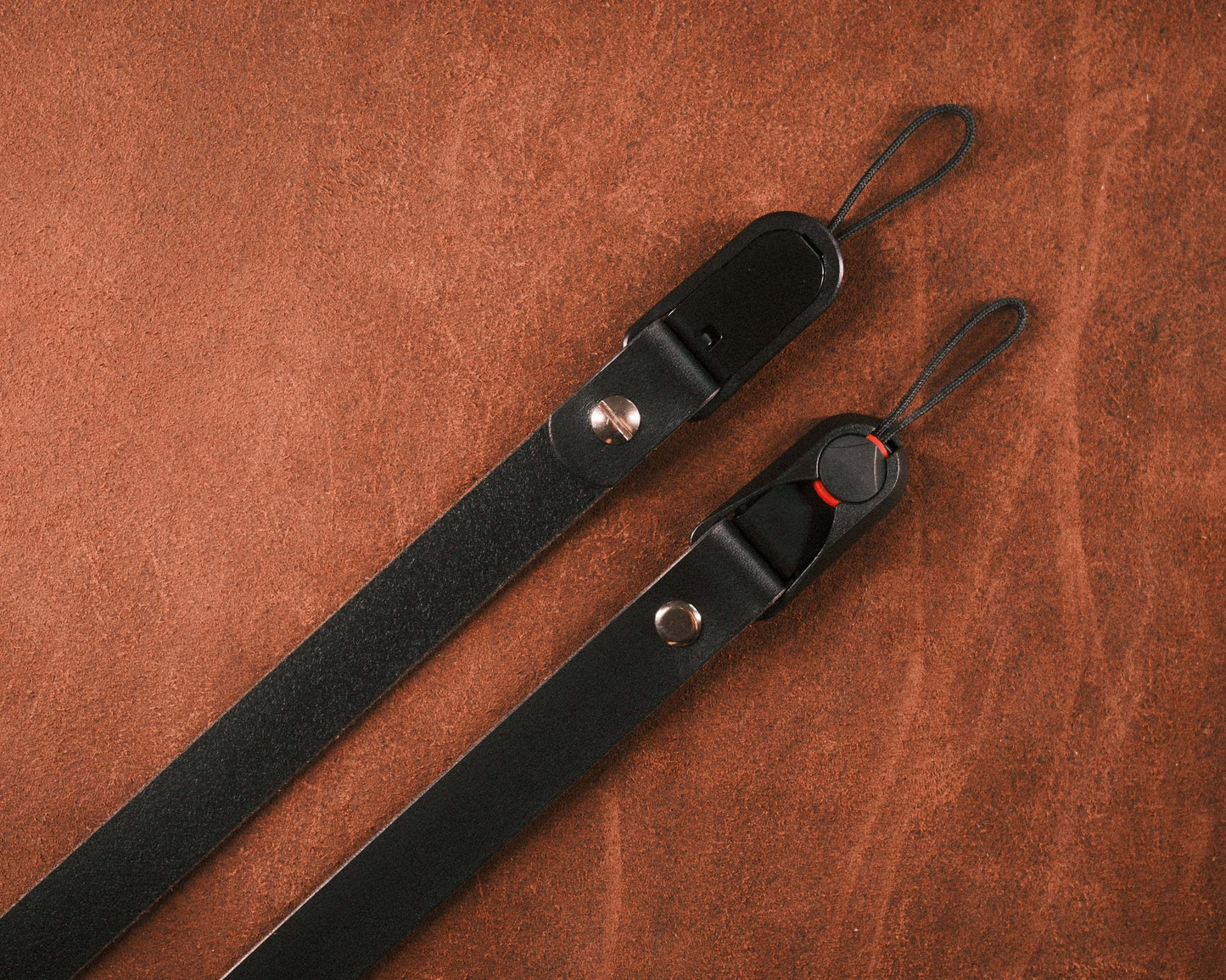 Kameragurt aus Leder mit Schnellverschluss, Quick Release Vintage Ledergurt für DSLR & Filmkameras, schmaler Leather Camera Strap strapnstyles