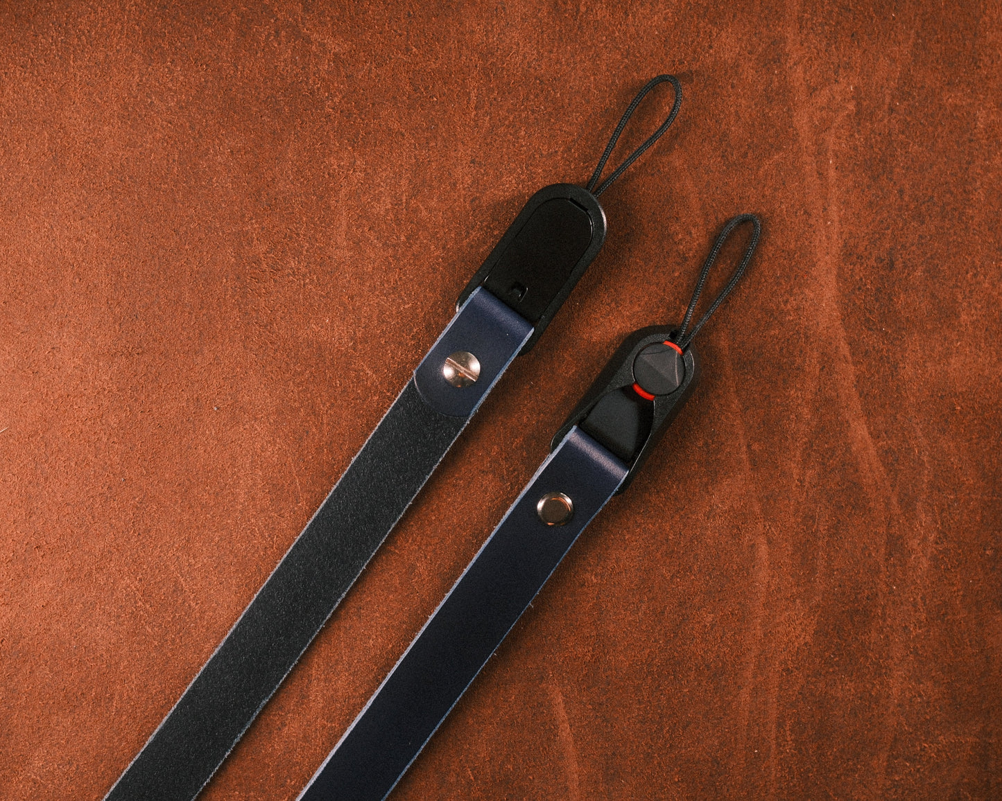 Kameragurt aus Leder mit Schnellverschluss, Quick Release Vintage Ledergurt für DSLR & Filmkameras, schmaler Leather Camera Strap strapnstyles