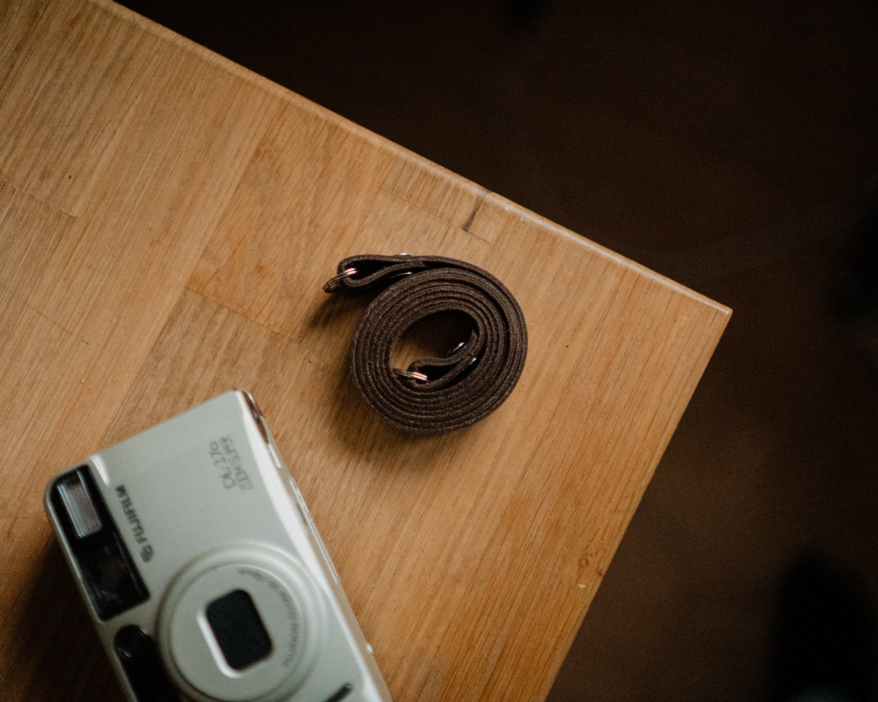 Dünner Leder Kameragurt Handgemacht | Strapnstyles – Thin Vintage Leather Camera Strap - strapnstyles