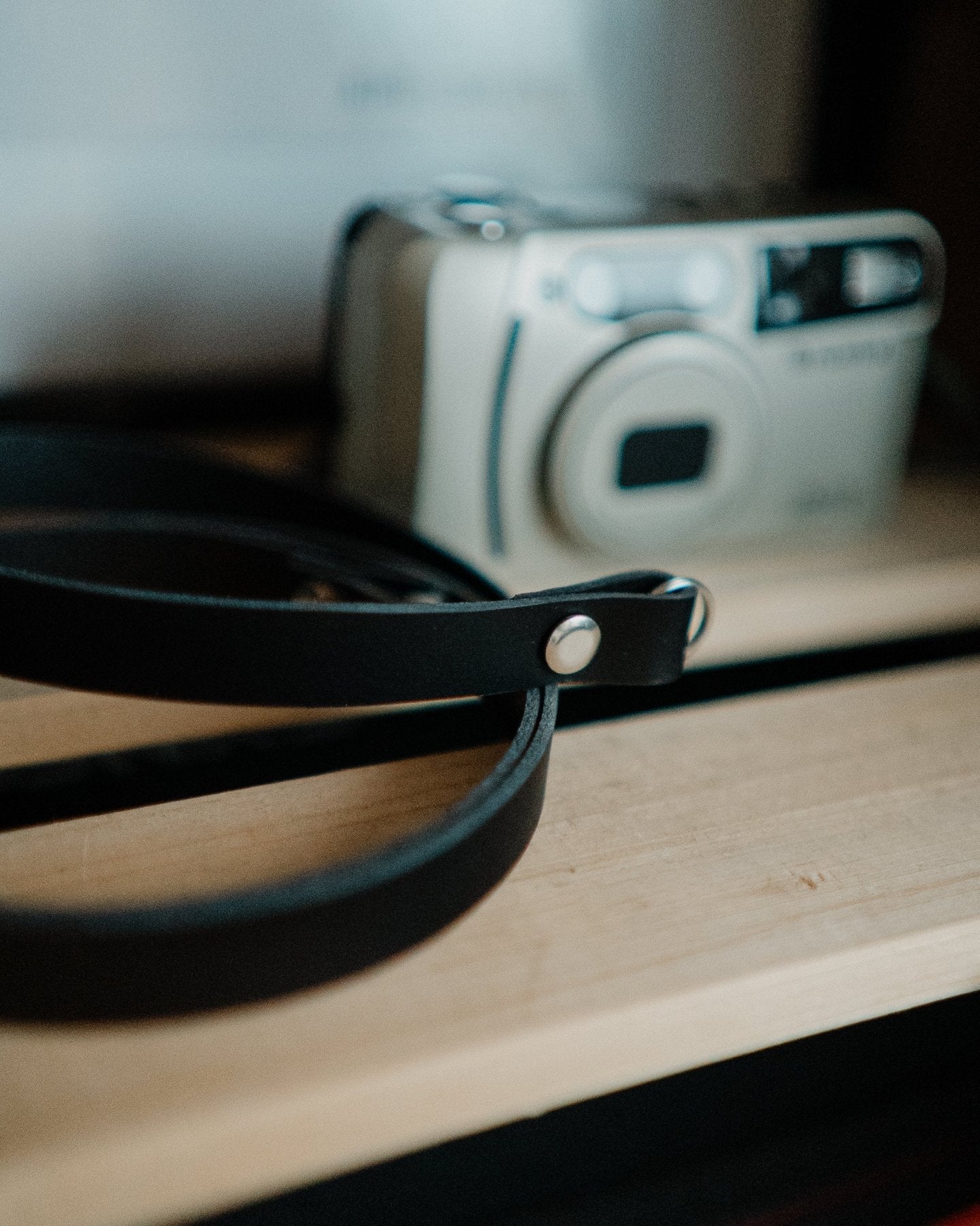 Dünner Leder Kameragurt Handgemacht | Strapnstyles – Thin Vintage Leather Camera Strap - strapnstyles