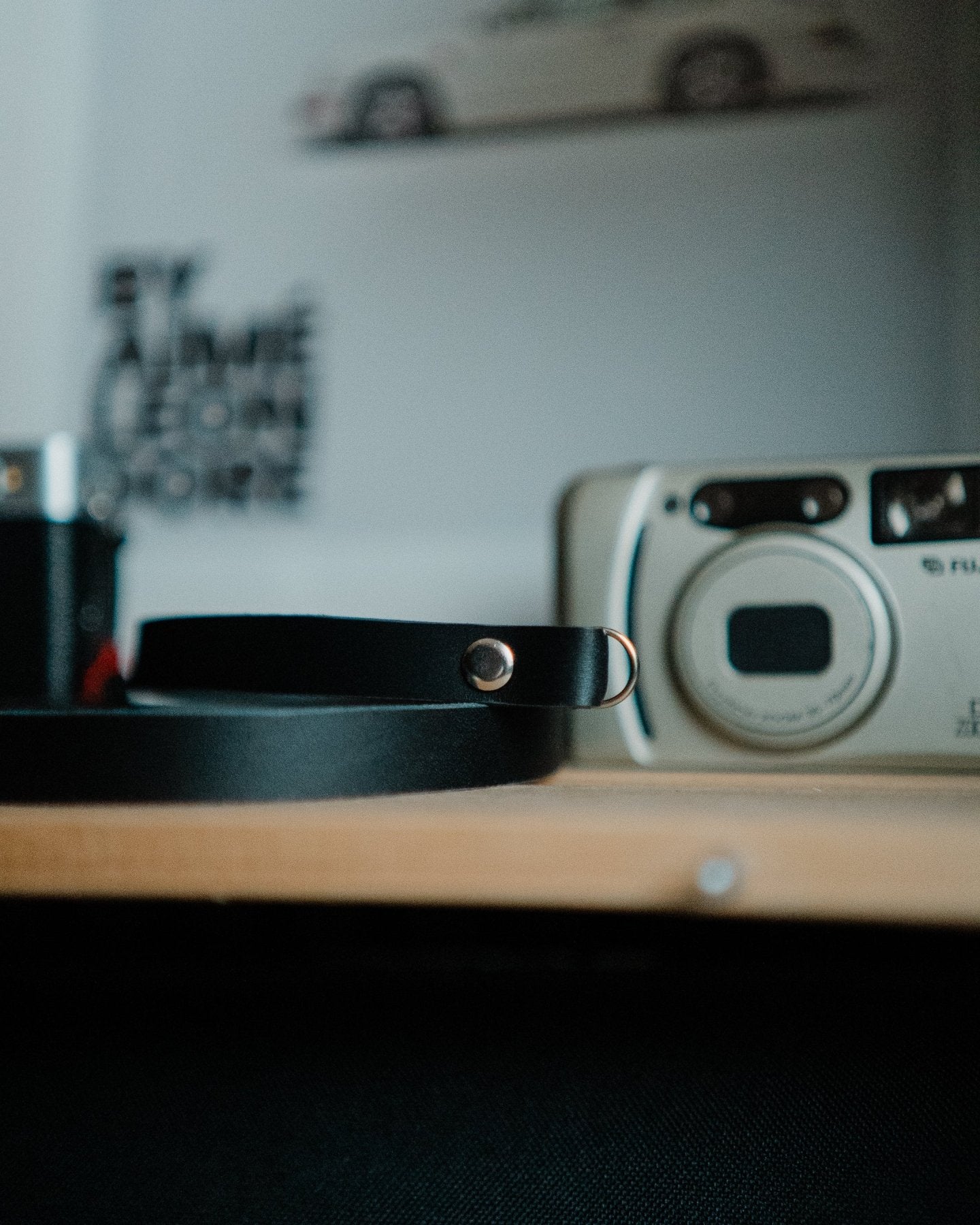 Dünner Leder Kameragurt Handgemacht | Strapnstyles – Thin Vintage Leather Camera Strap - strapnstyles
