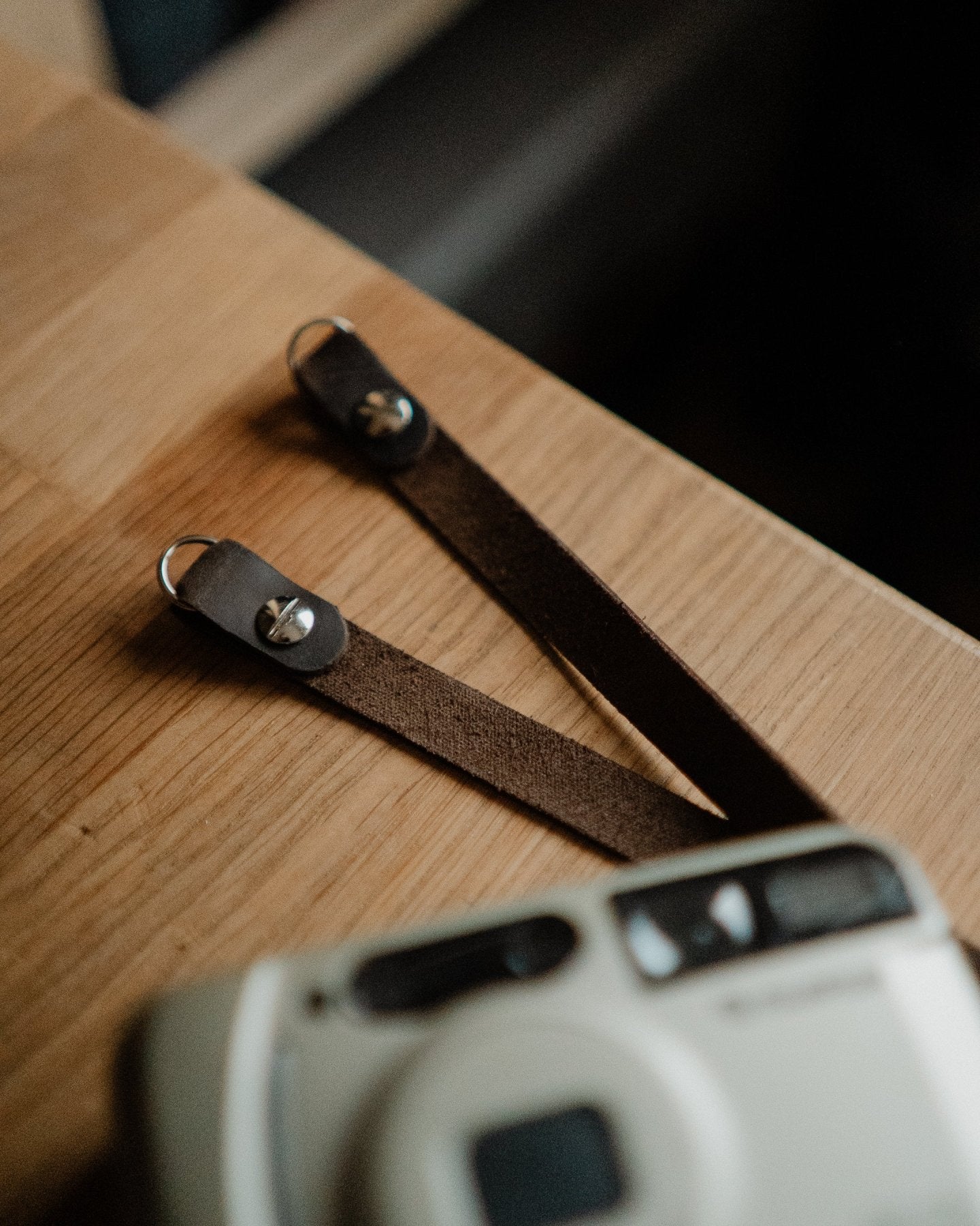 Dünner Leder Kameragurt Handgemacht | Strapnstyles – Thin Vintage Leather Camera Strap - strapnstyles