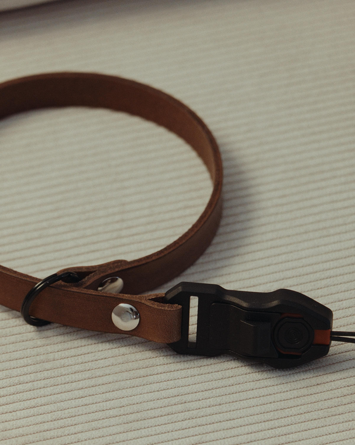 Leder Handschlaufe Quick Release Pro in Schwarz strapnstyles