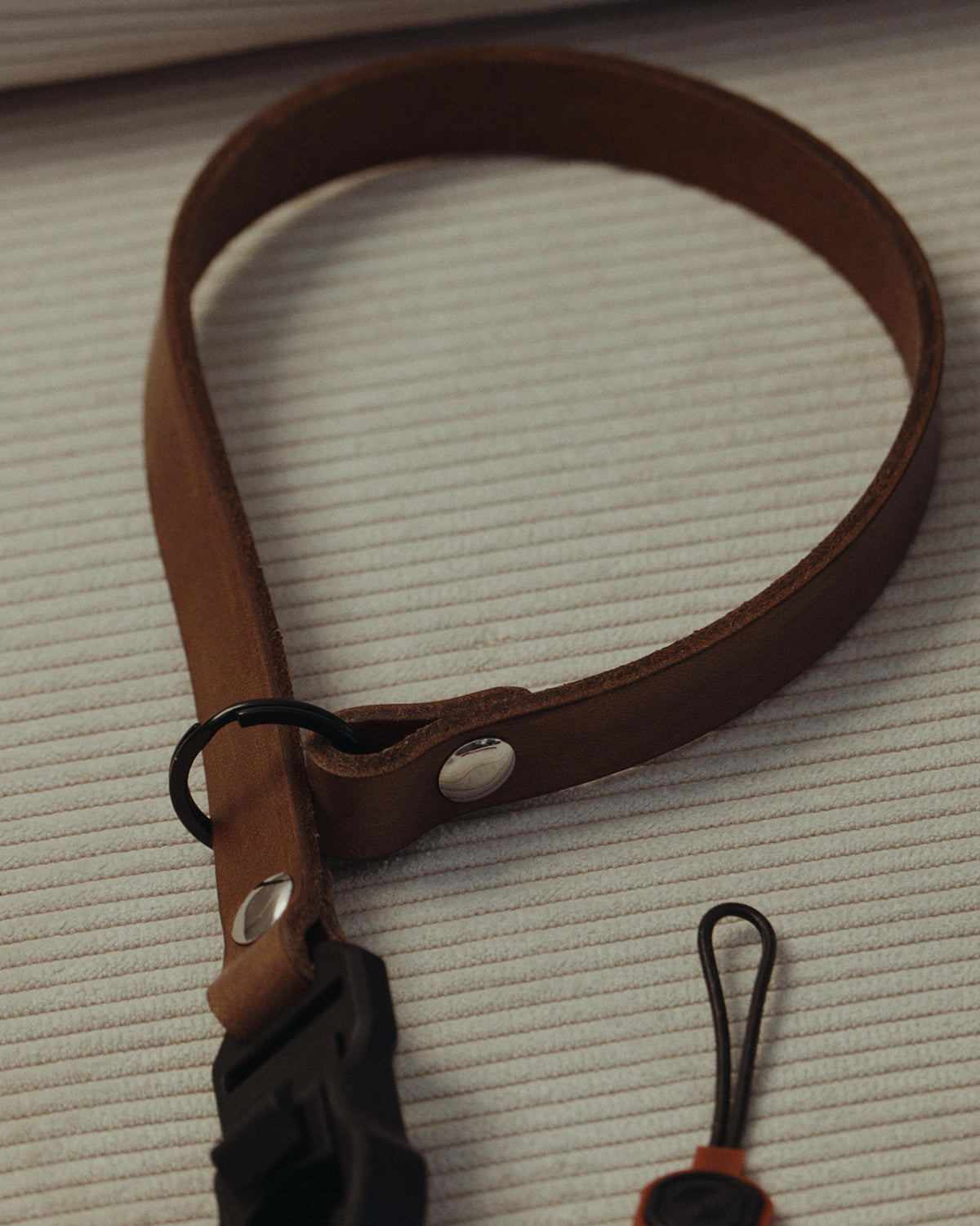 Leder Handschlaufe Quick Release Pro in Schwarz strapnstyles
