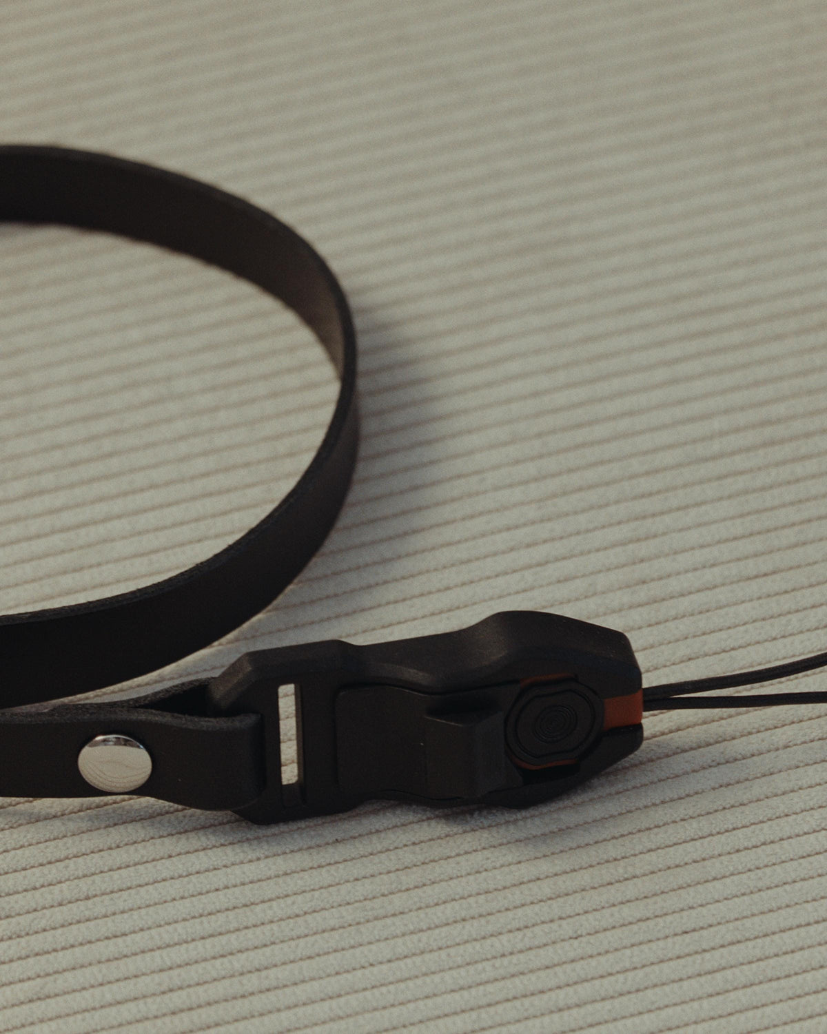 Leder Handschlaufe Quick Release Pro in Schwarz strapnstyles