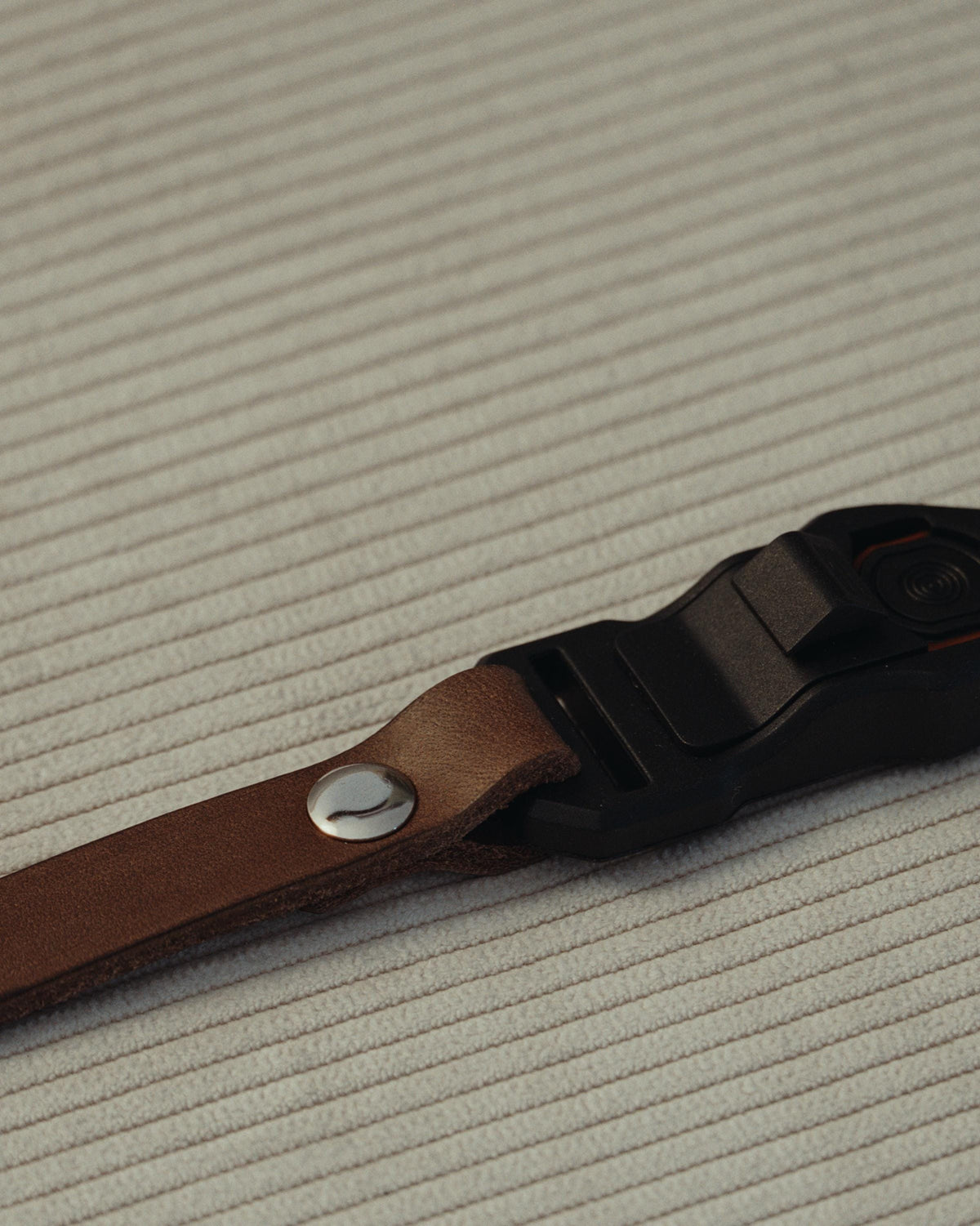 Leder Handschlaufe Quick Release Pro in Schwarz strapnstyles