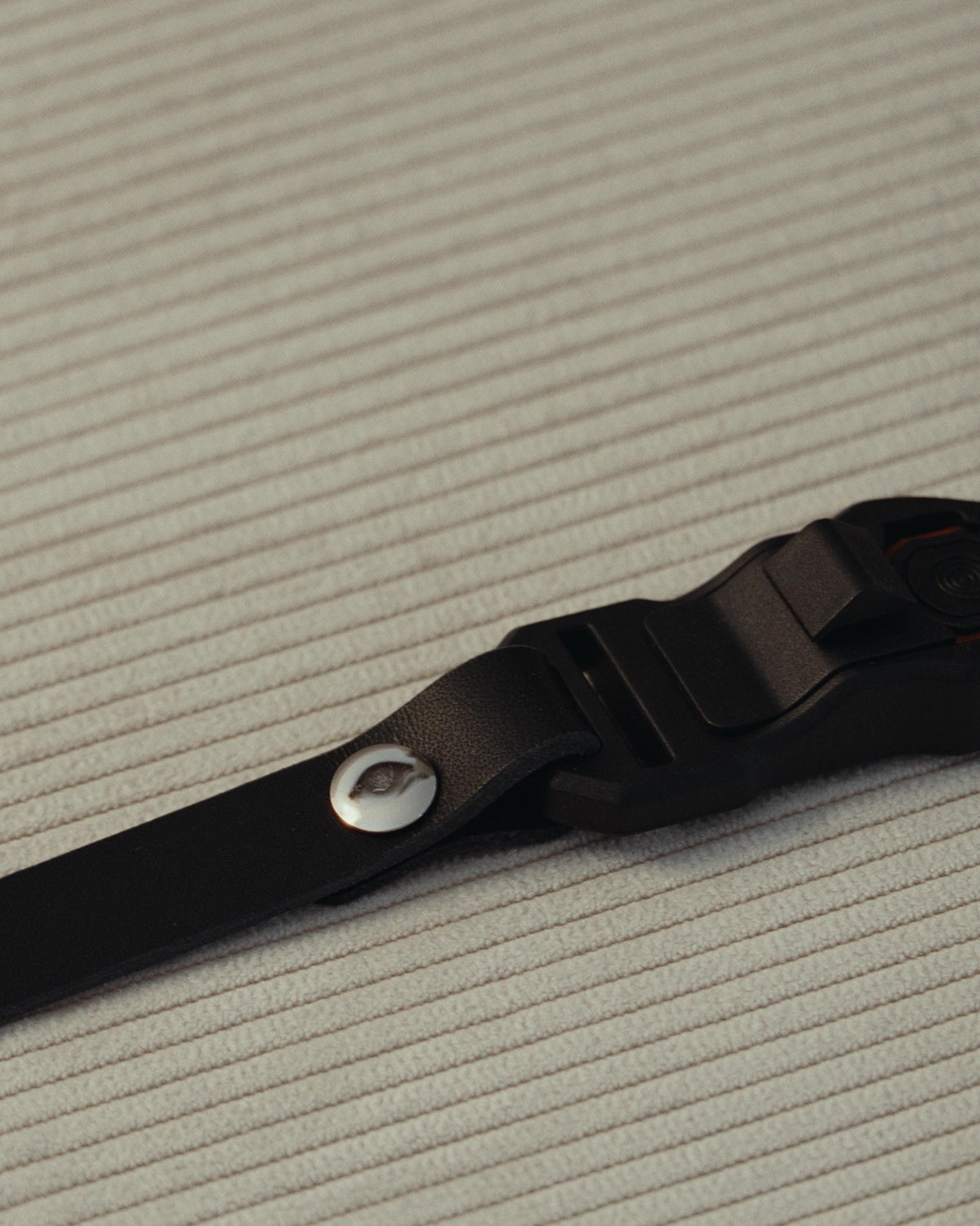 Leder Handschlaufe Quick Release Pro in Schwarz strapnstyles