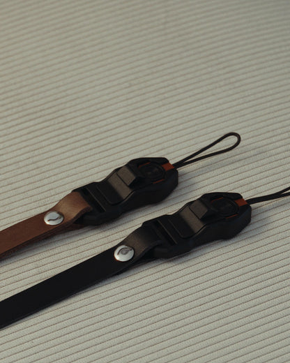 Leder Handschlaufe Quick Release Pro in Schwarz strapnstyles