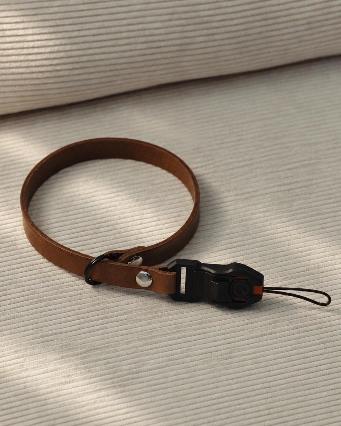 Leder Handschlaufe Quick Release Pro in Schwarz strapnstyles