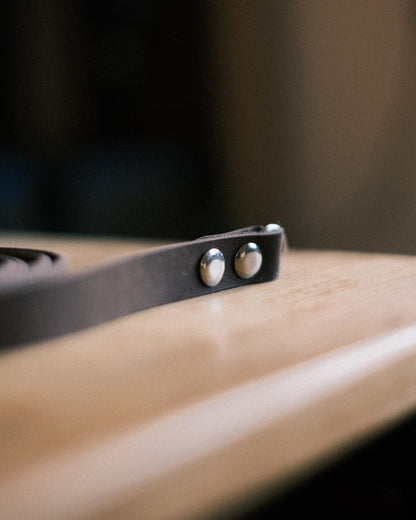 Kameragurt aus Leder doppelt gesichert | strapnstyles, Secure Vintage Leather Camera Strap - strapnstyles