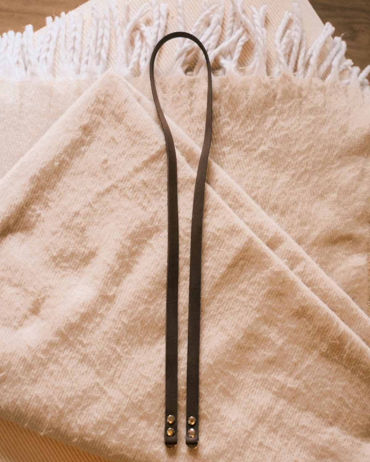Kameragurt aus Leder doppelt gesichert | strapnstyles, Secure Vintage Leather Camera Strap - strapnstyles