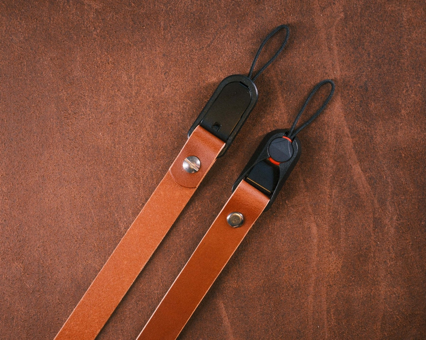 Kameragurt aus Leder mit Schnellverschluss, Quick Release Vintage Ledergurt für DSLR & Filmkameras, schmaler Leather Camera Strap - strapnstyles
