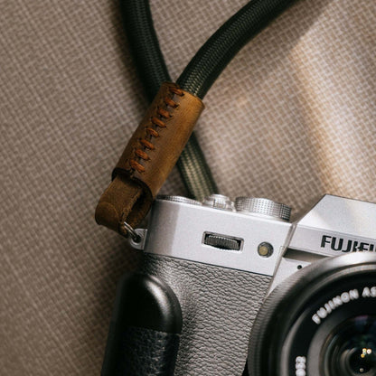 Kameraseil, Kameragurt in Grün für Analoge SLR und DSLR Kamera - Leder Camera Strap Kurz - strapnstyles