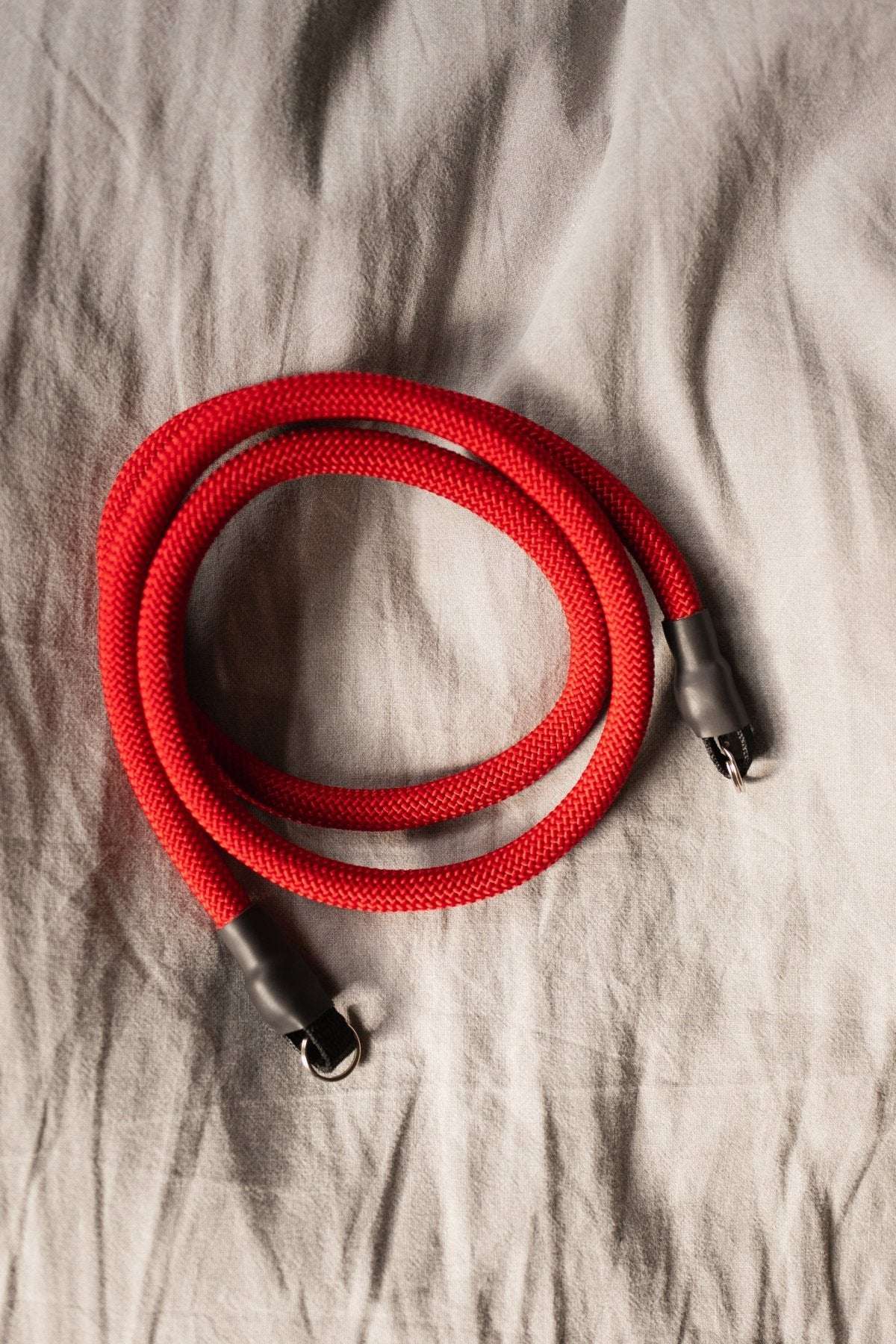 Kameraseil, Kameragurt in Grün, Rot & Schwarz aus Kletterseil, für DSLR oder DSLM, Analog - Kameras und Streetfotografie Vintage Camera Strap - strapnstyles