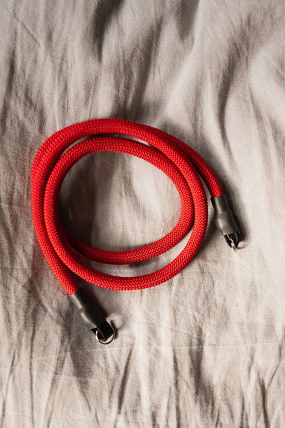 Kameraseil, Kameragurt in Grün, Rot & Schwarz aus Kletterseil, für DSLR oder DSLM, Analog - Kameras und Streetfotografie Vintage Camera Strap - strapnstyles