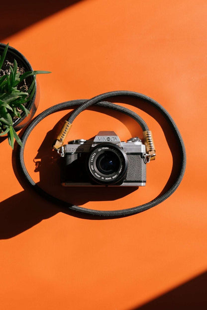 Kameraseil, Kameragurt in Schwarz für Analoge und DSLR Kamera - Leder Camera Strap - strapnstyles