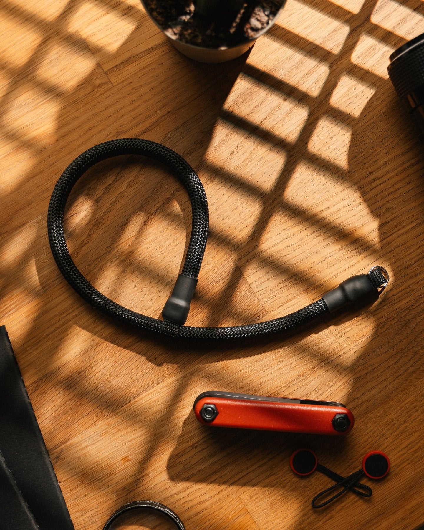 Kurzes Kameraseil, Handschlaufe, Kameragurt in Schwarz und weiteren Farben für Analoge und DSLR Kamera - Vintage Camera Strap - strapnstyles