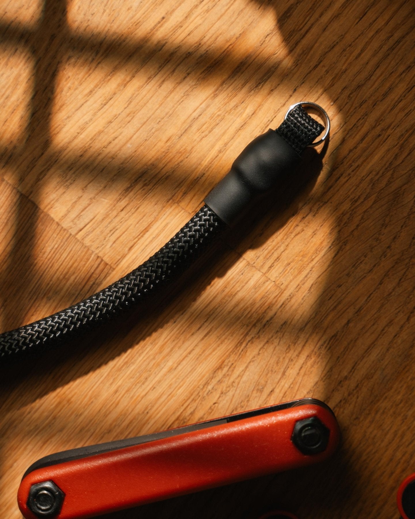 Kurzes Kameraseil, Handschlaufe, Kameragurt in Schwarz und weiteren Farben für Analoge und DSLR Kamera - Vintage Camera Strap - strapnstyles