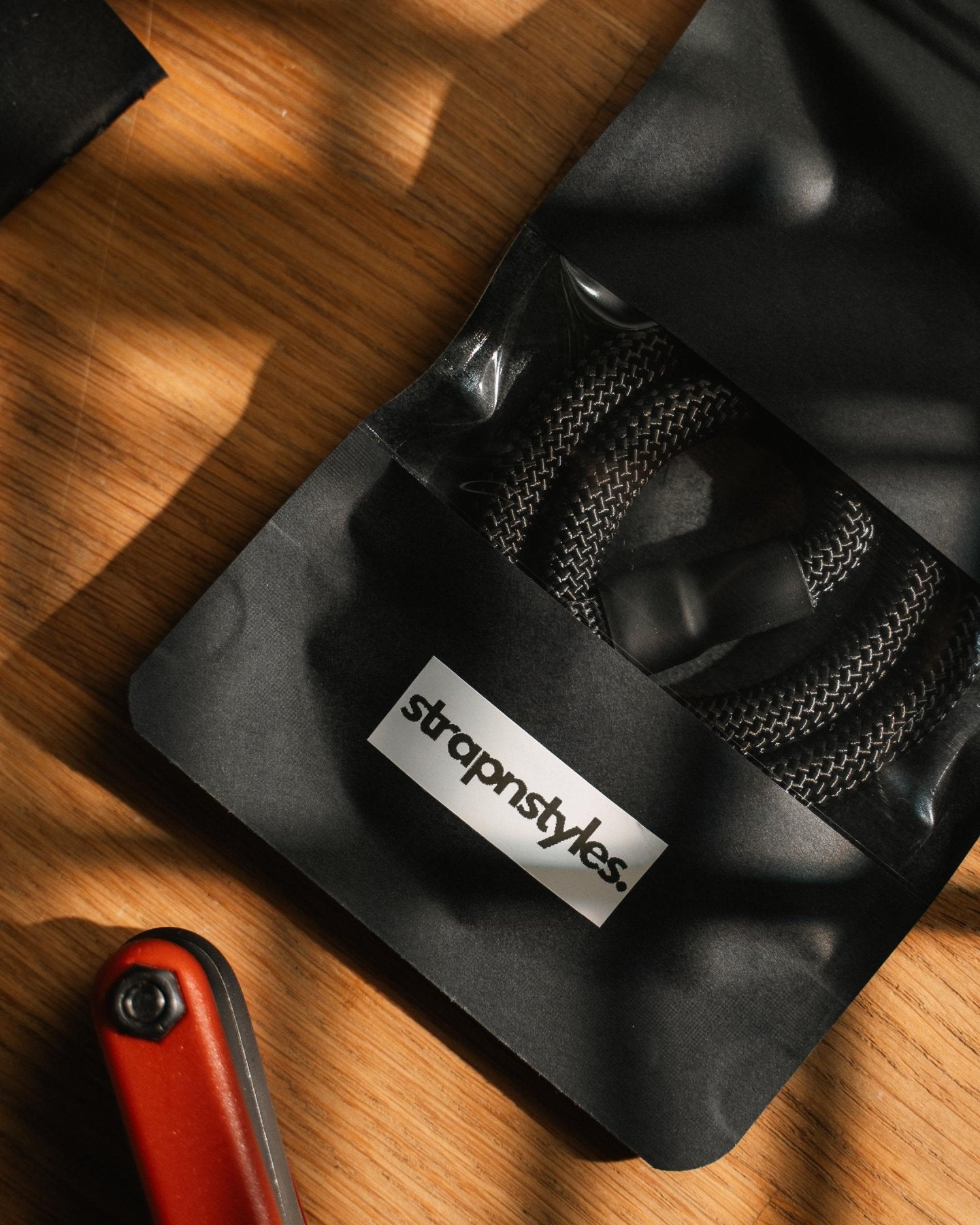 Kurzes Kameraseil, Handschlaufe, Kameragurt in Schwarz und weiteren Farben für Analoge und DSLR Kamera - Vintage Camera Strap - strapnstyles