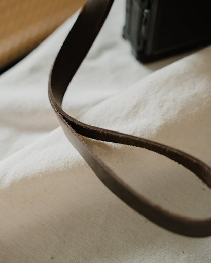 Strapnstyles Leder Handschlaufe für Kamera – handmade leather camera wrist strap – Bild 6