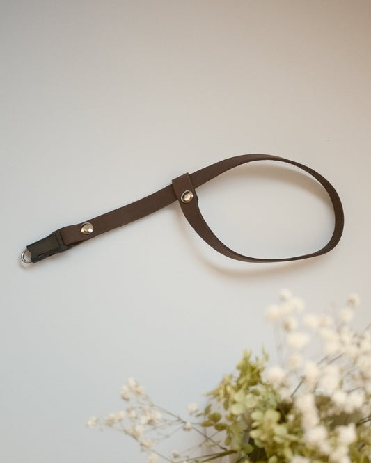 Leder Handschlaufe Quick Release in Braun, Kamera Handschlaufe aus Vollnarbenleder | strapnstyles - strapnstyles
