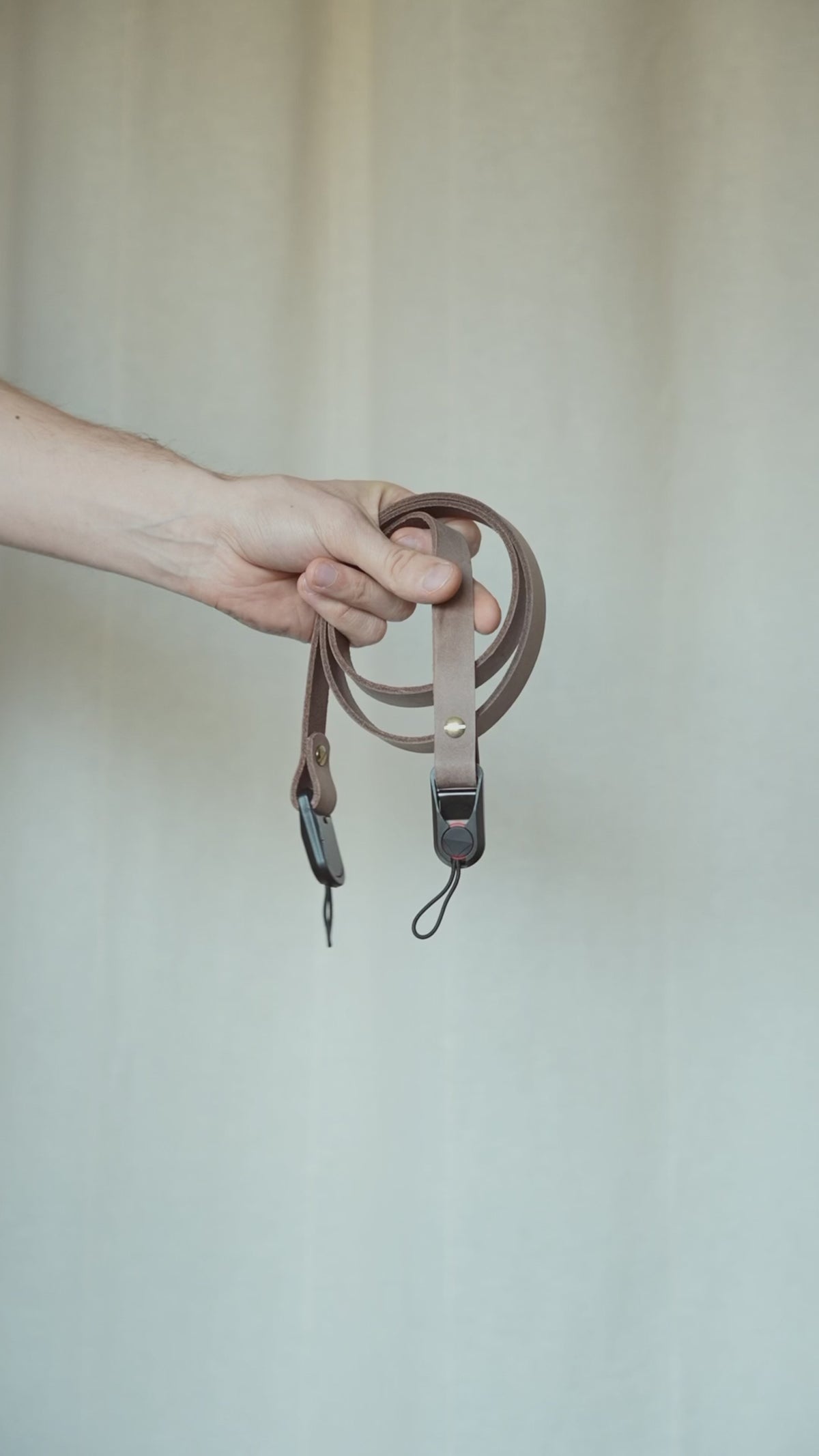 Ledergurt in Taupe mit Quick Release, Video