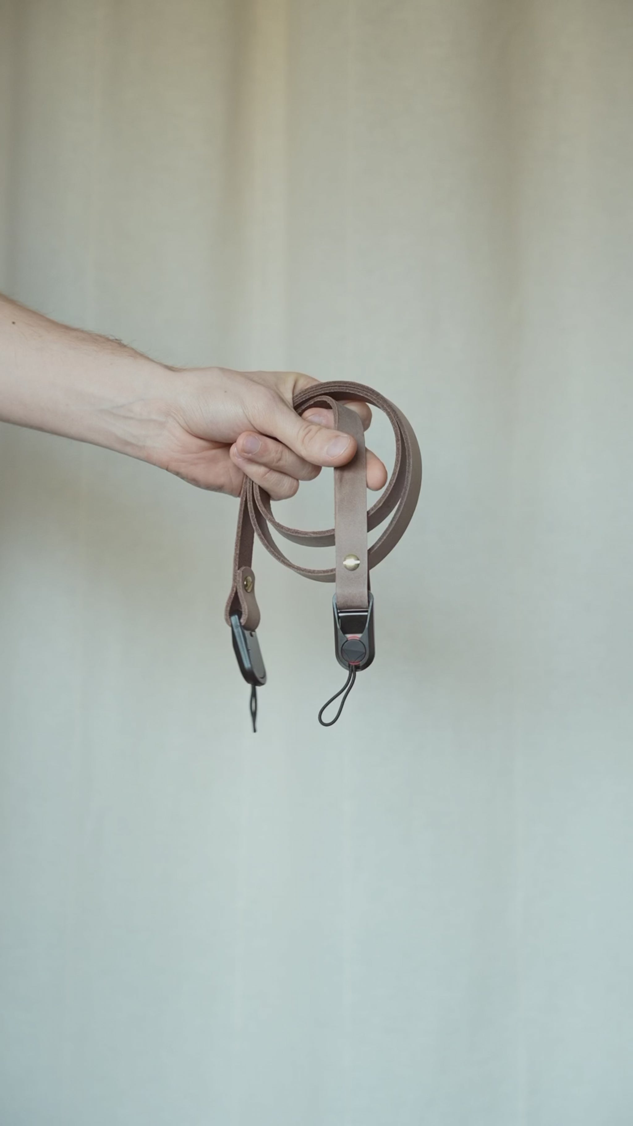 Ledergurt in Taupe mit Quick Release, Video