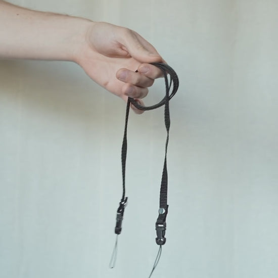 Schmaler Gurtband-Kameragurt in Schwarz mit Quick Release Clips, Video