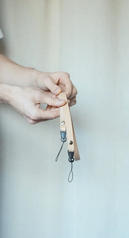 Ledergurt in hellem Naturleder mit kleinen Quick Release Clips, Second Hand Einzelstück